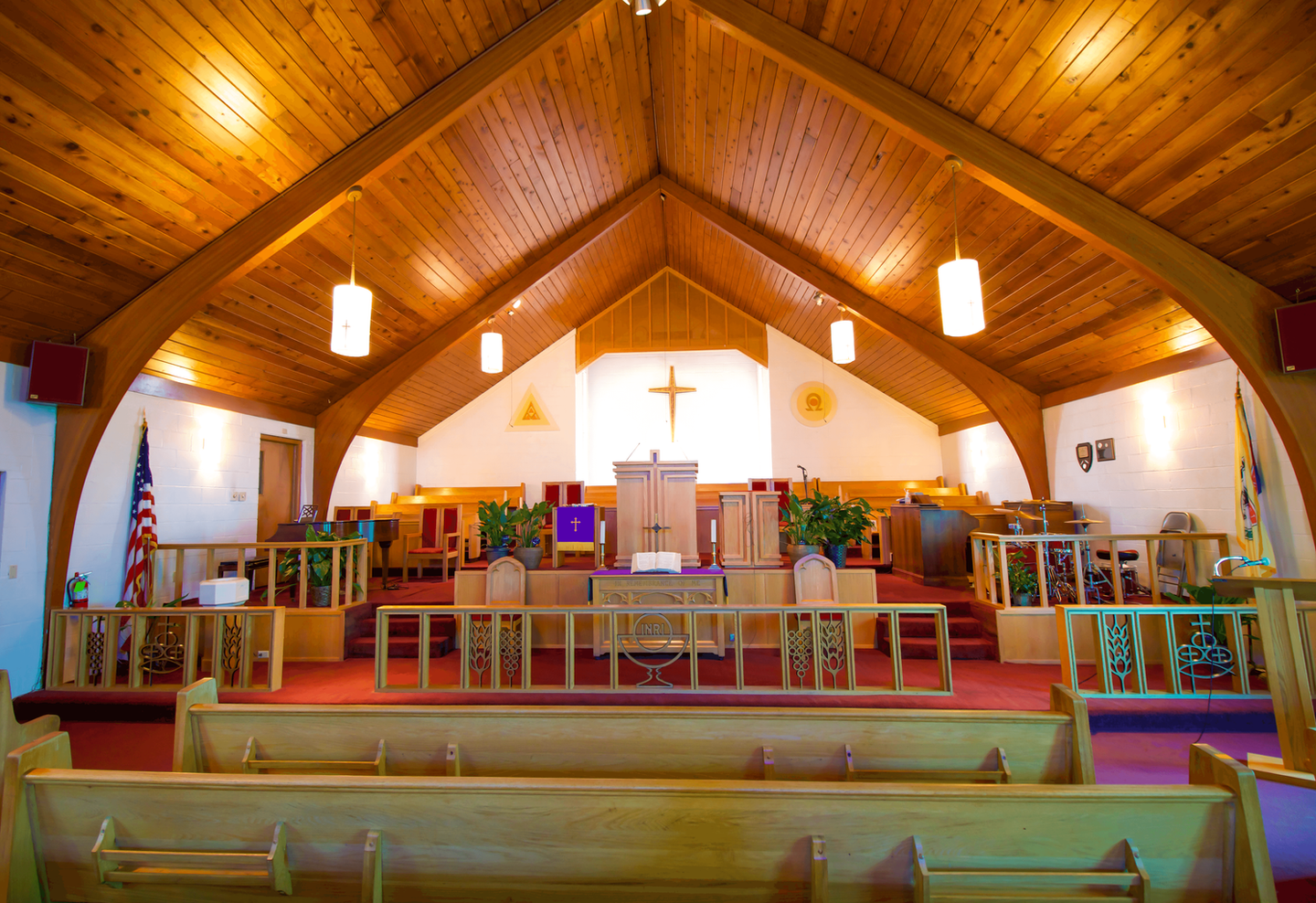 Center aisle and pendant lights